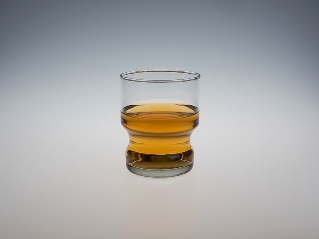 alkohol ve skleničce